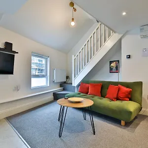 Stayright Cosy Mezzanine Flat In Vibrant Area - Walking Distance To Central Apartment