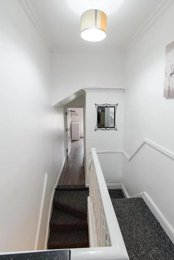 Salisbury Road Apartment By Property Promise Cardiff United Kingdom